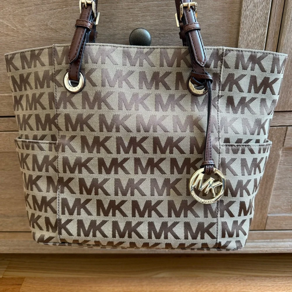 Michael Kors Tote Bag Great Condition - Picture 6 of 13